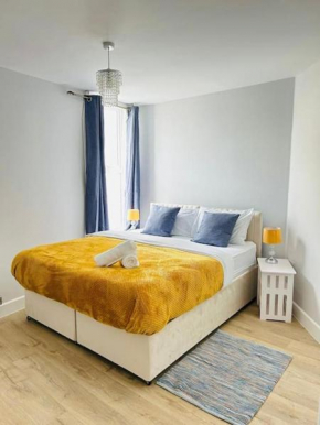 Charming 2 bedroom Coastal Getaway, 5 Mins from Folkstone beach, suitable for contractors